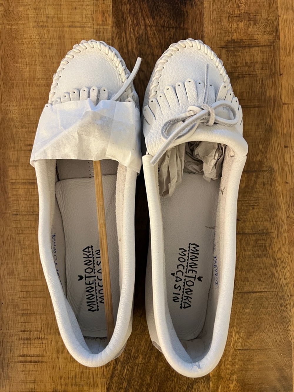 Minnetonka White Leather Kilty Moccasins with Bow